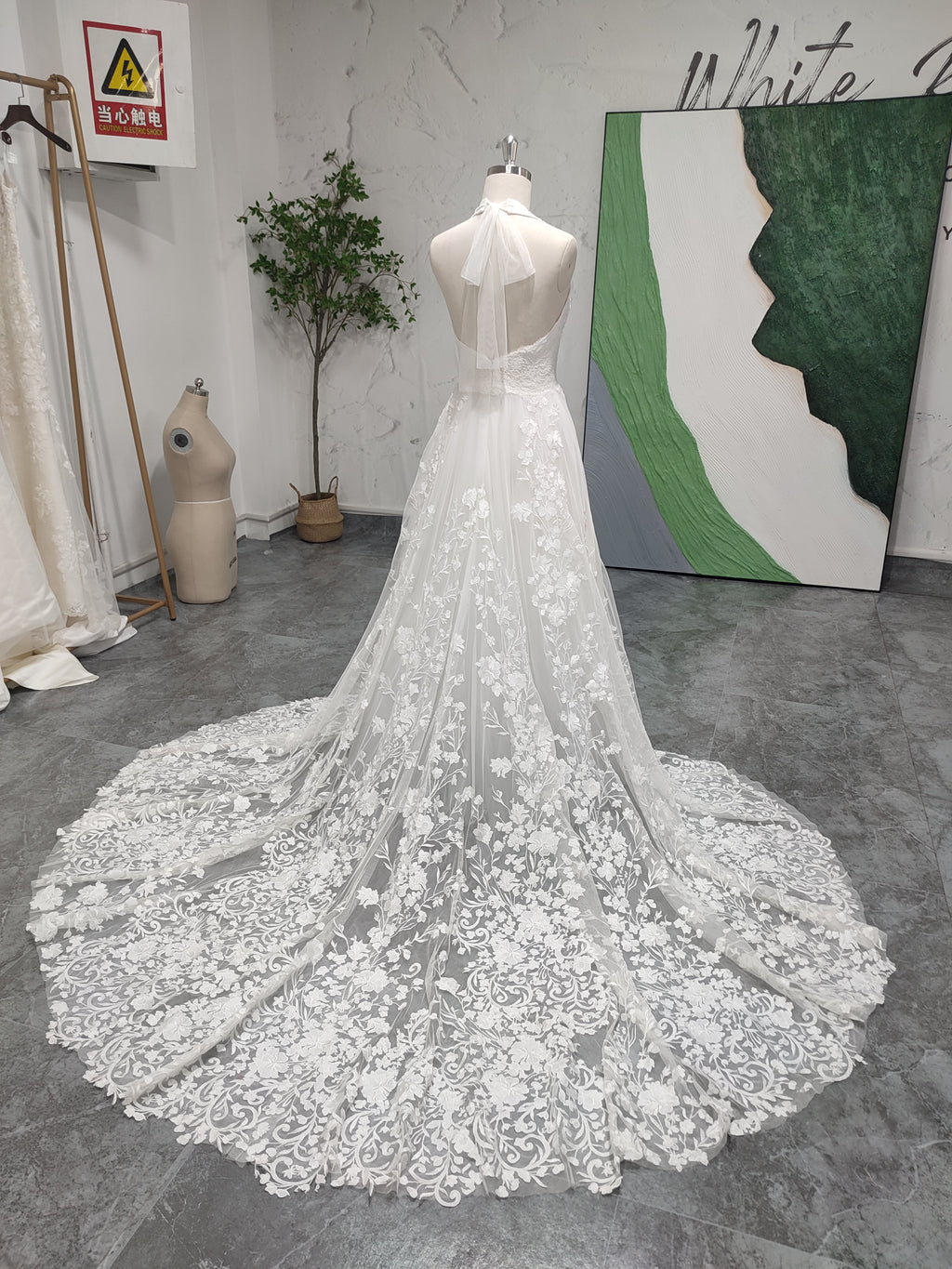 Elegant Halter Neckline Florals Wedding Dress