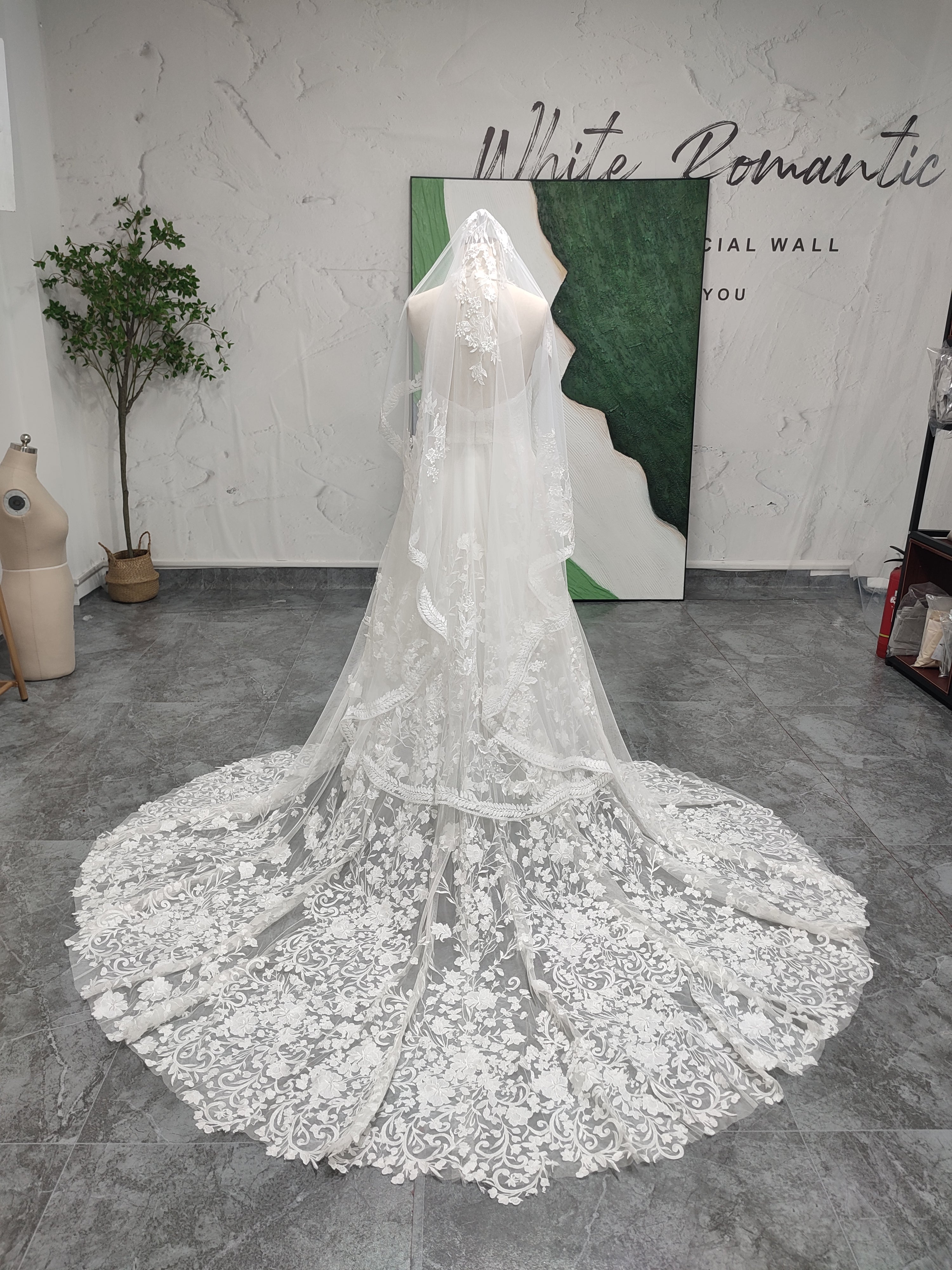 High Quality Floral Lace Wedding Dress