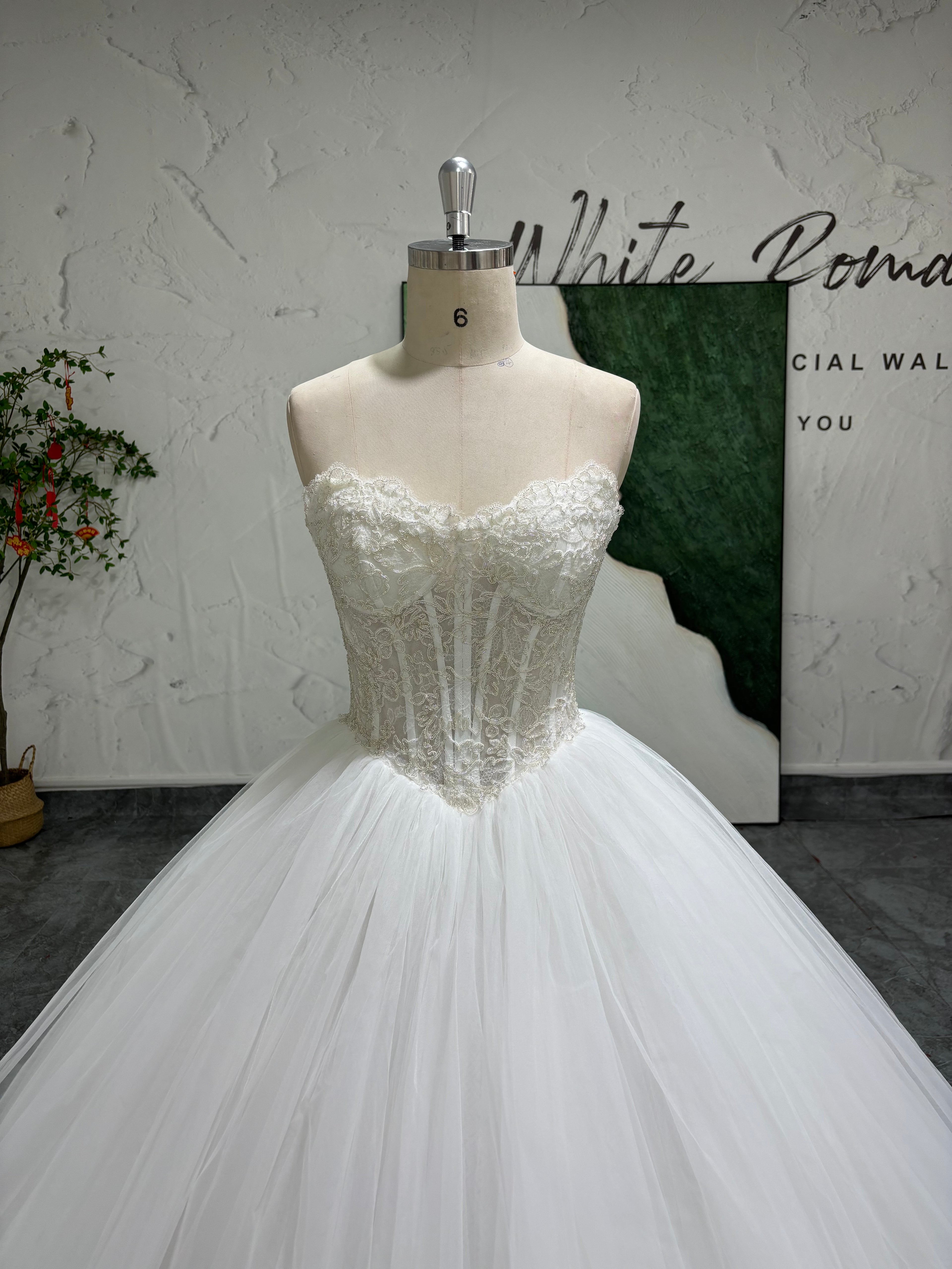 Strapless hand-beaded high-quality wedding dress